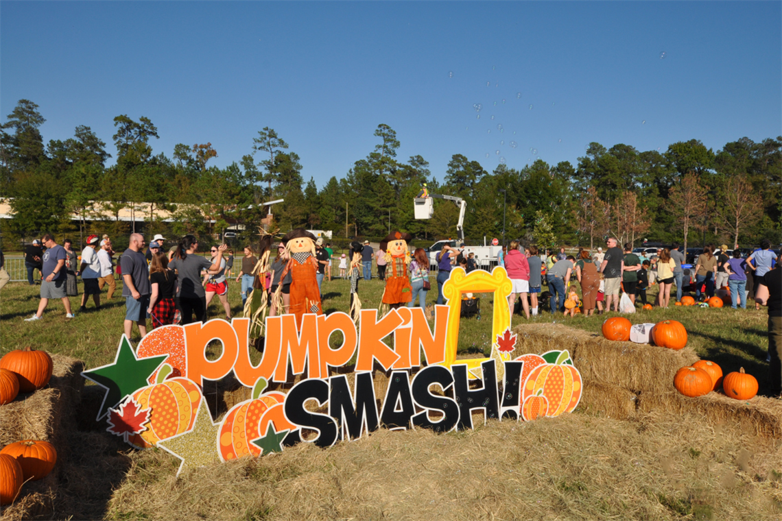 photo of the words Pumpkin Smash, hay bales and orange pumpkins
