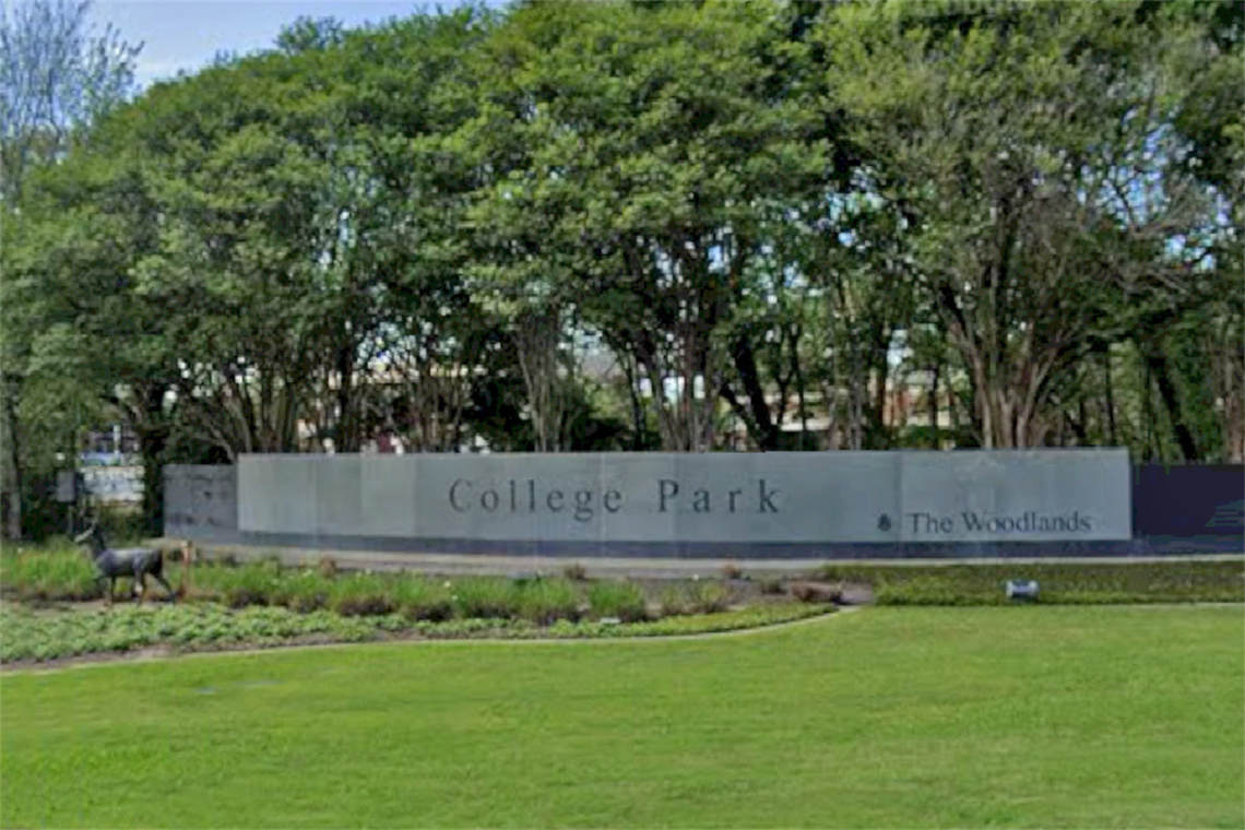 Photo of a concrete neighborhood sign 