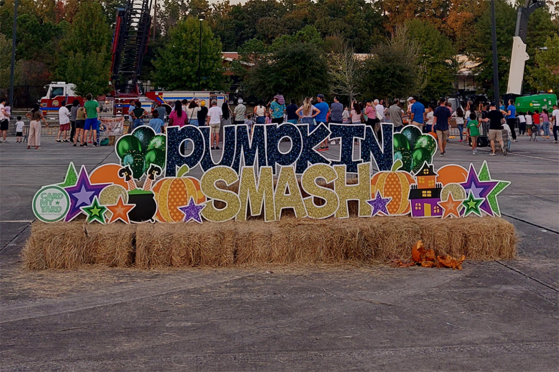 A sign placed on top of hay bales that reads, 