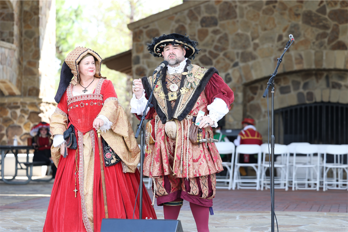 Renaissance king and queen.png