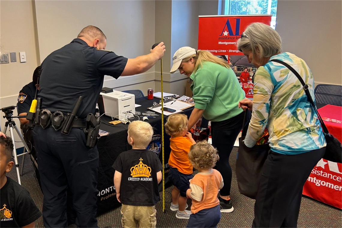 Photo of adults and children with a police officer 
