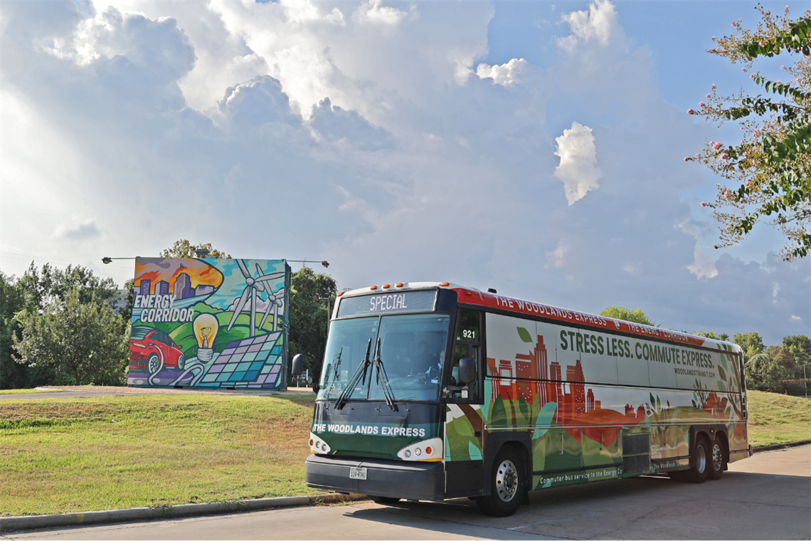 The Woodlands Express Energy Corridor bus in front of a mural in Houston, Texas